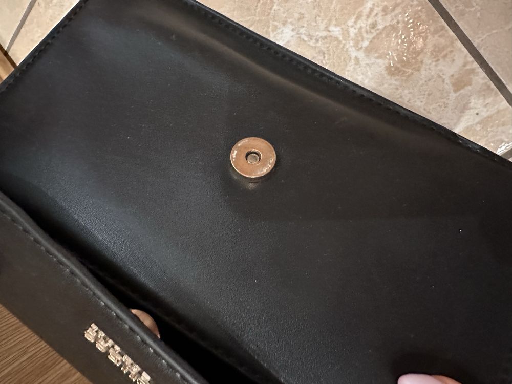 Оригинална чанта guess