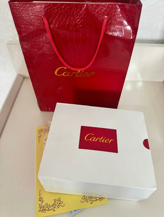 Cartier коробка для часов либо браслета.