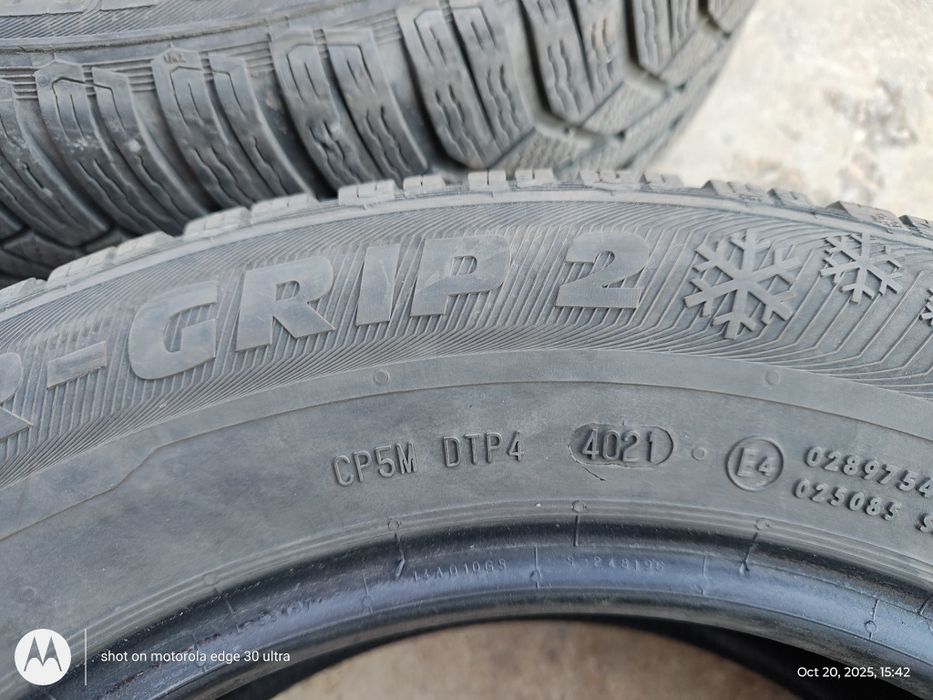 2 бр.зимни гуми Мишелин и 2 бр. зимни гуми Семперит 215 60 16