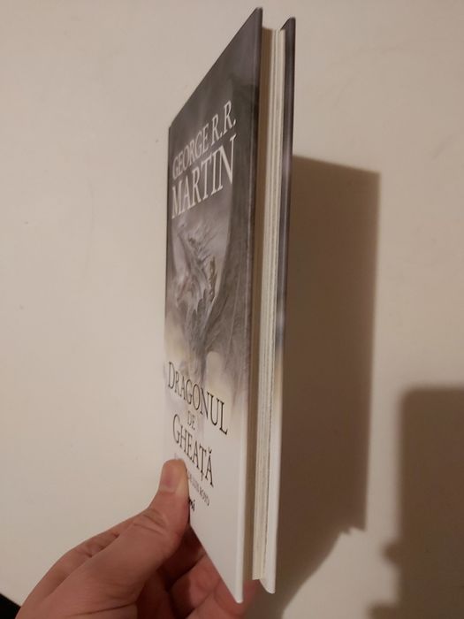 Vand Dragonul de gheata de G.R.R. Martin, nou, cartonat
