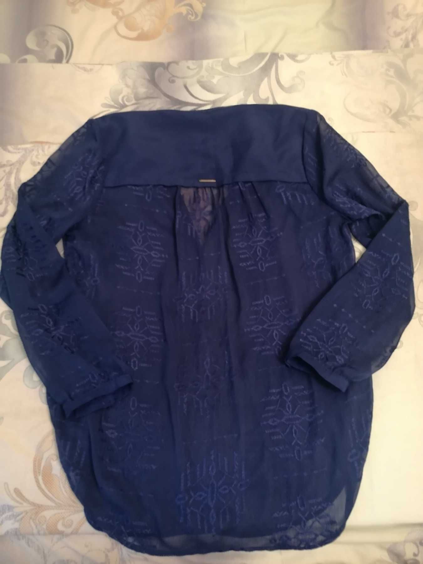 Ефирна блуза с потник и дълъг рякав в син цвят
