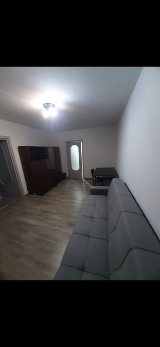 Închiriez apartament 2camere, decomandat, etaj 1, Argeșului, 300m UMF