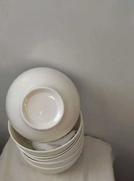 ОТДАМ ДАРОМ тарелку. Глубокую, большую, 600мл, 8х9х16см, Фарфор, НОВАЯ