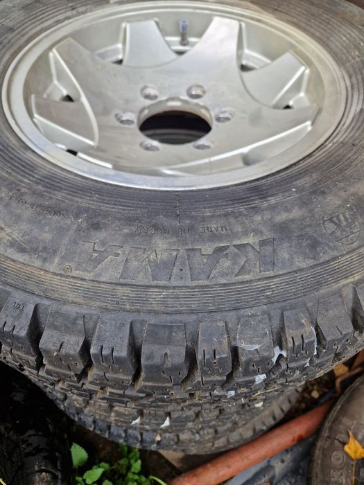 Vand 4 anvelope 235/75/15 stare ff buna aproape noi Pret 1700 neg