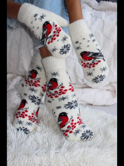Комплект варежки и носки "Снегири"
