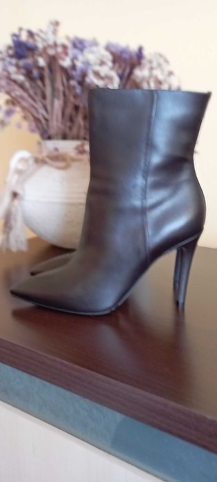 Botine din piele naturala