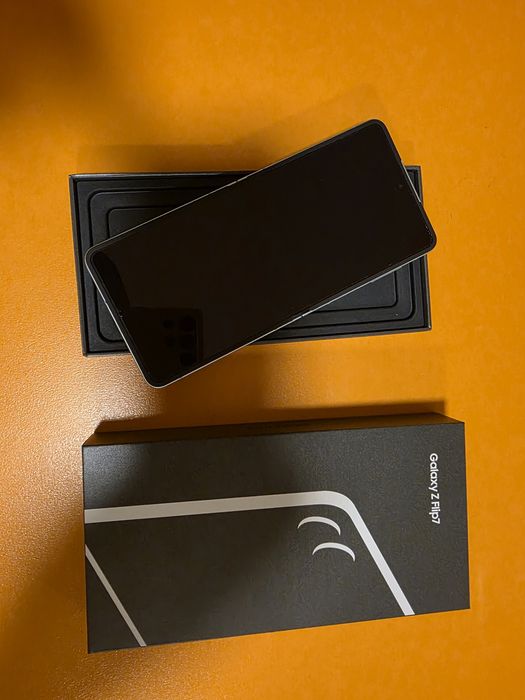 Samsung Z Flip7  512gb 12gb ram Mint, liber factura garantie bonus