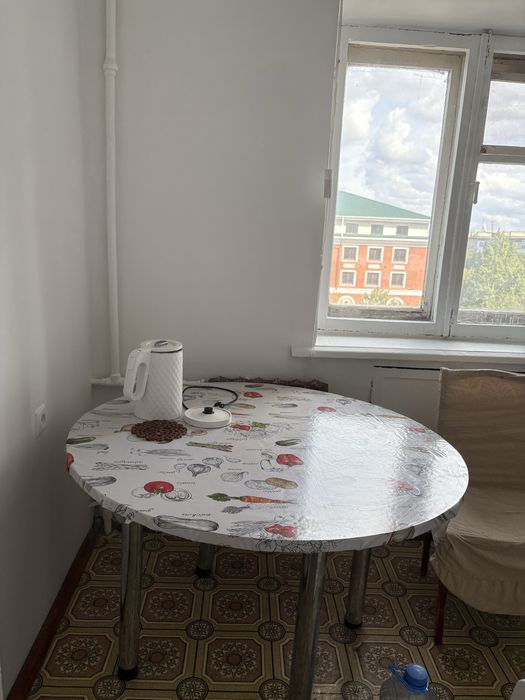 Кухонный стол большой