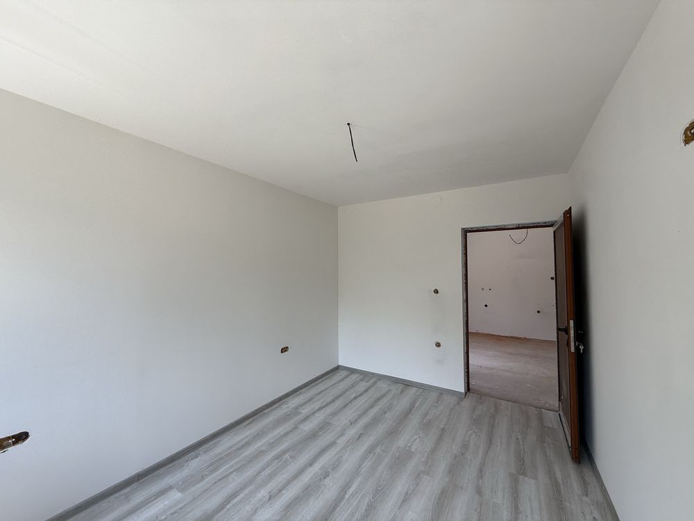 Продавам къща с двор в гр.Вършец, кв.Заножене