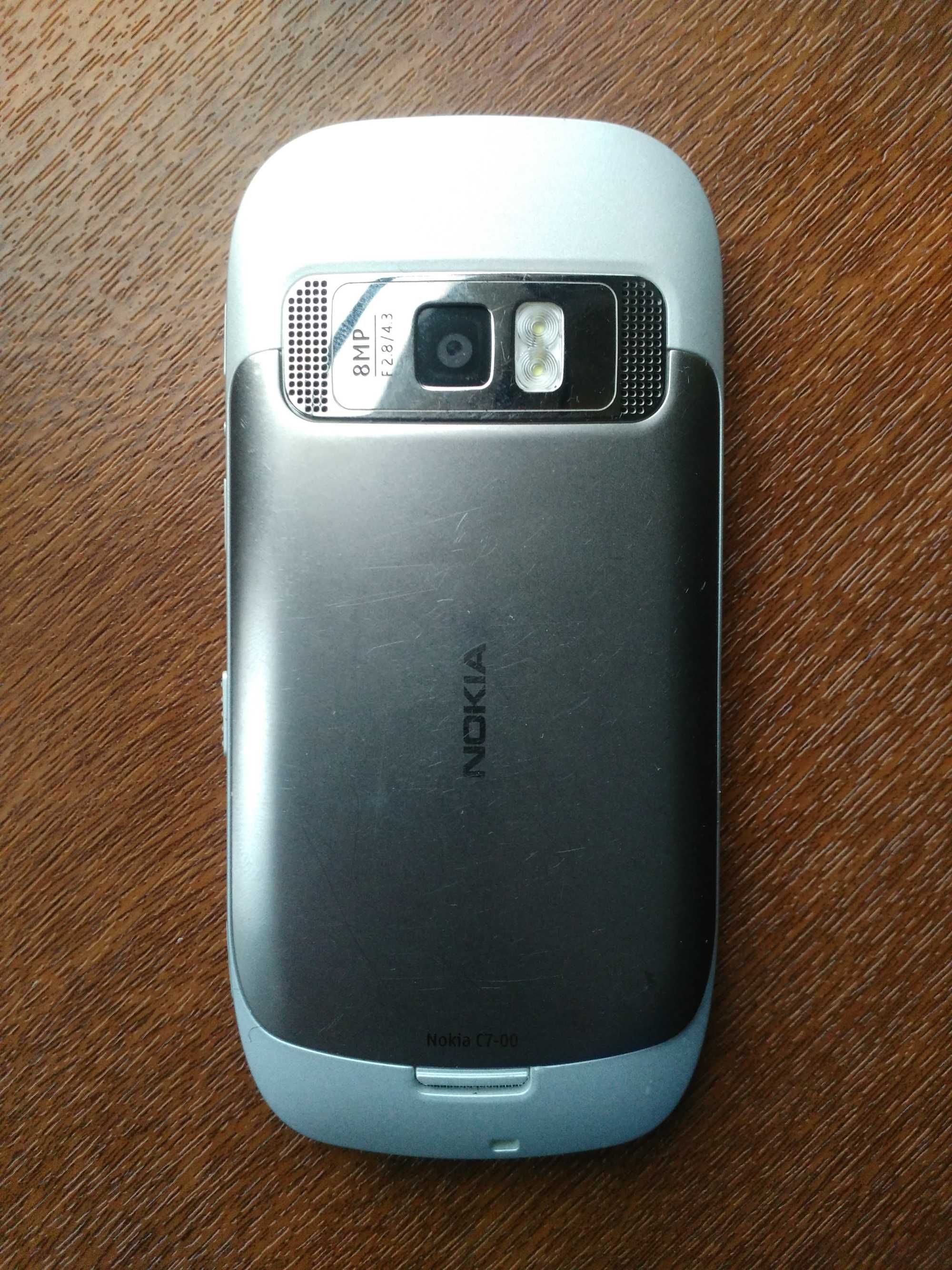 Nokia C7  смартфон