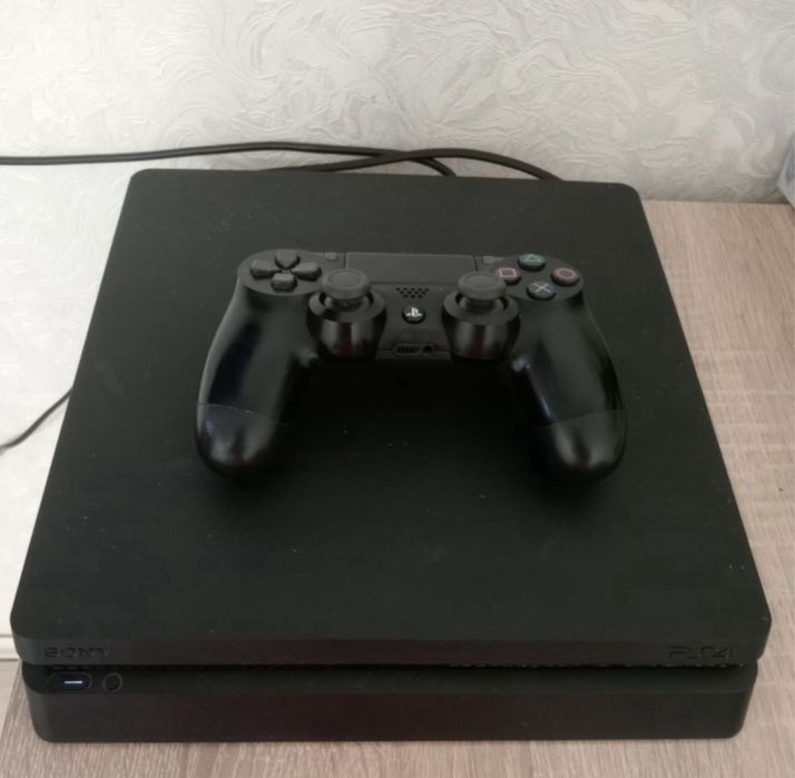 Playstation 4 slim