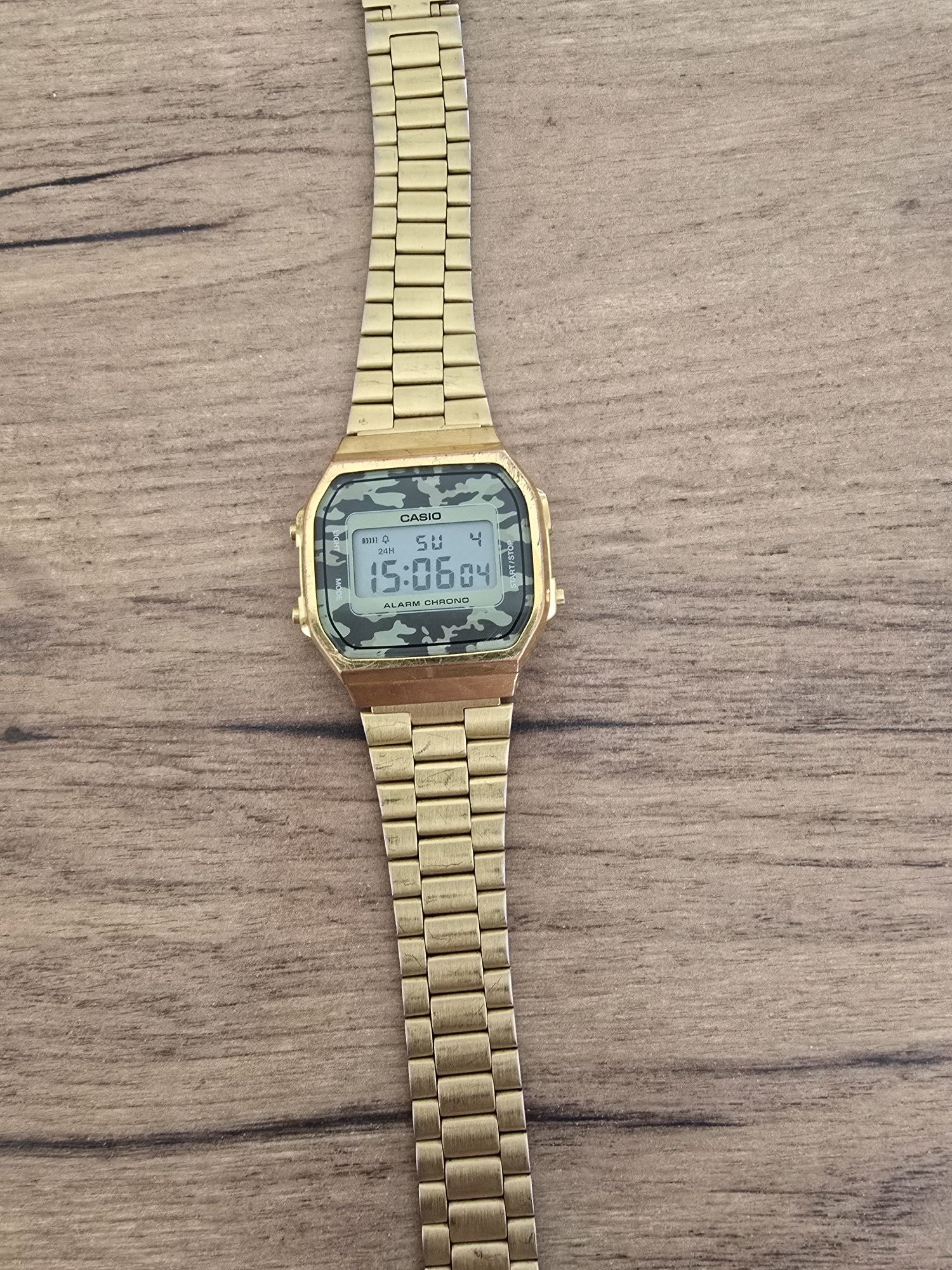 Casio.  Ventige  златен камуфлаж