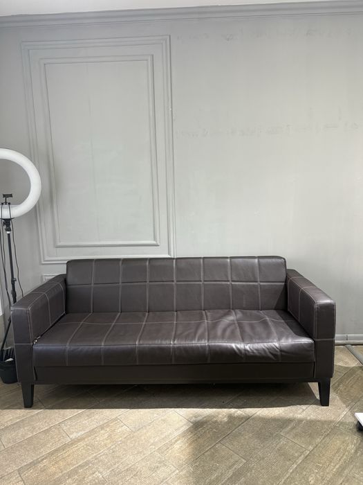 Мебель и для шоурума — зеркало, диван, стулья, анти-кражные ворота