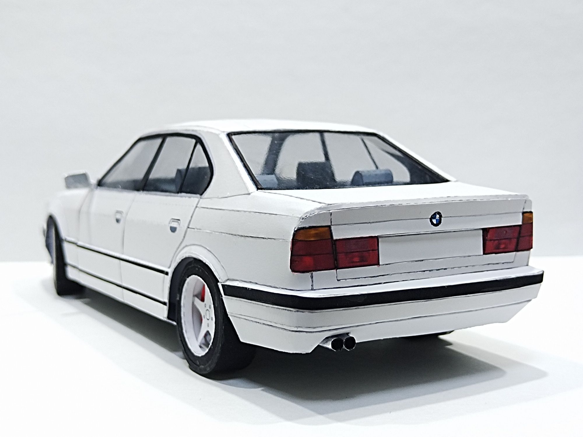 Бумажная модель BMW M5 E34
