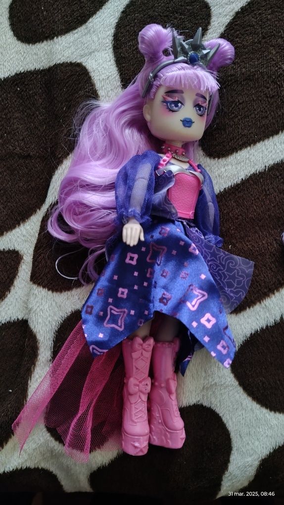Păpuși monster high și Royale high