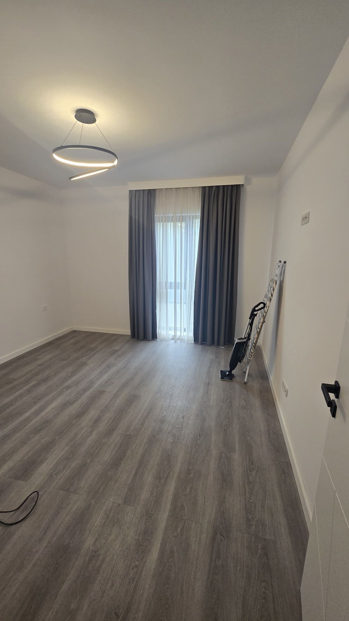 Inchiriez apartament 2 camere