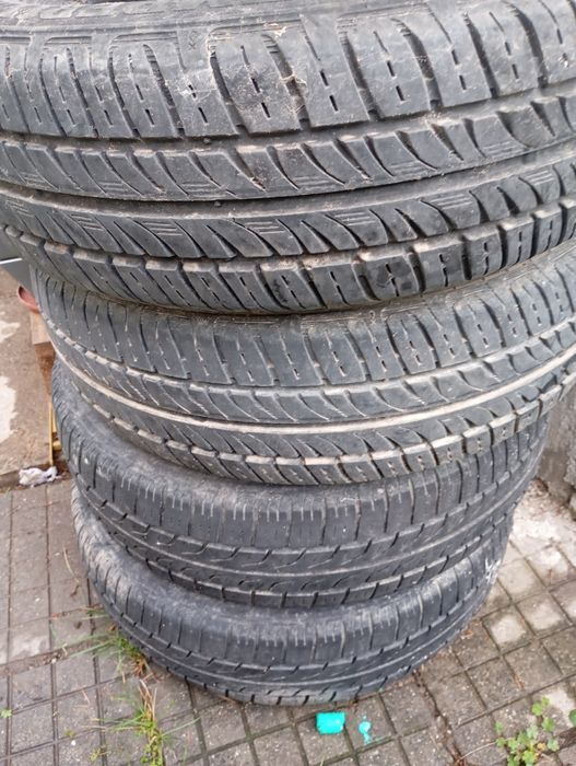 Гуми ,без кривини и скъсано продадох колата и ми стоят