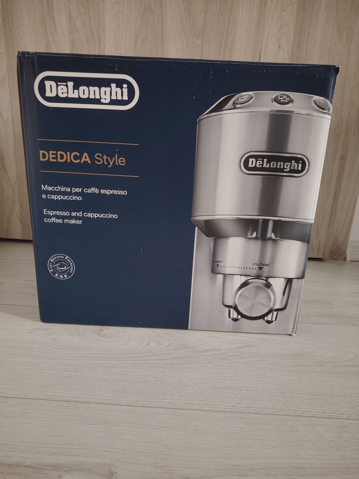 Espressor cu garanție 2 ani De'Longhi Dedica Style EC 685, 1300 W, 15
