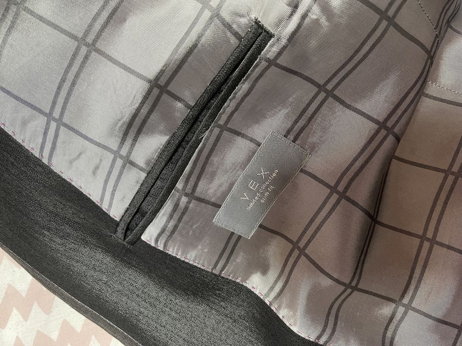 Официален костюм