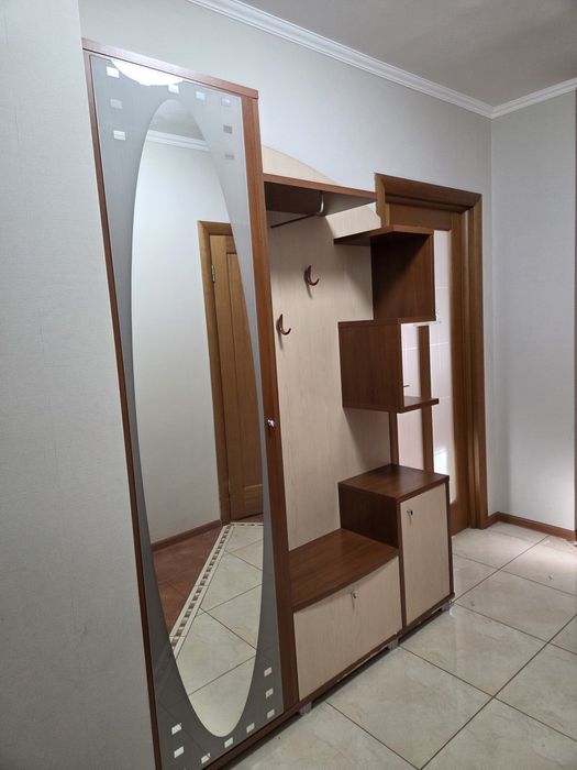 Продам прихожую шкаф