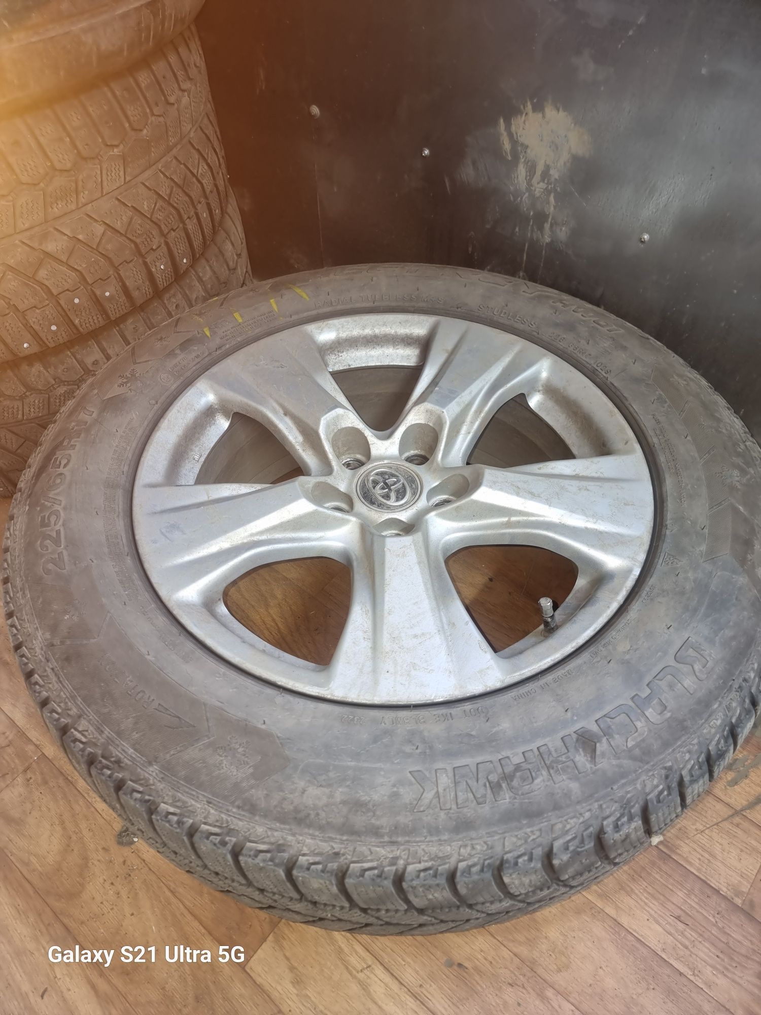 Диски оригинал RAV4 R17 с резиной 225*65