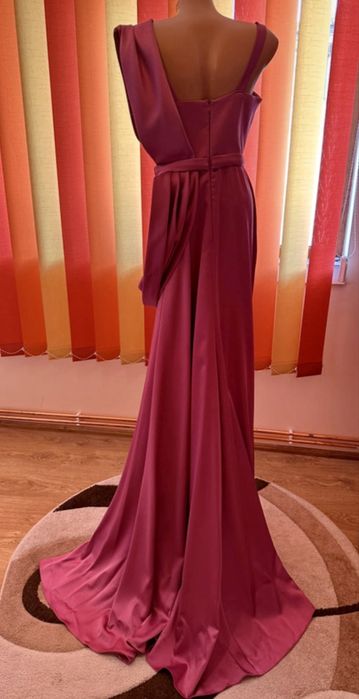 Rochie nasa eleganta cu trena, marimea 40/42
