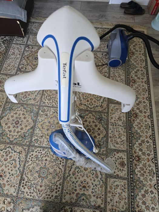 Продам паровой утюг Tefal. Не рабочем состоянии.