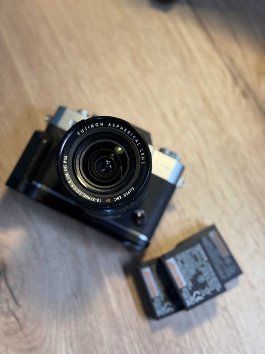 Fujifilm X-T30 Aparat Foto Mirrorless Kit cu Obiectiv XF 18-55 + Grip