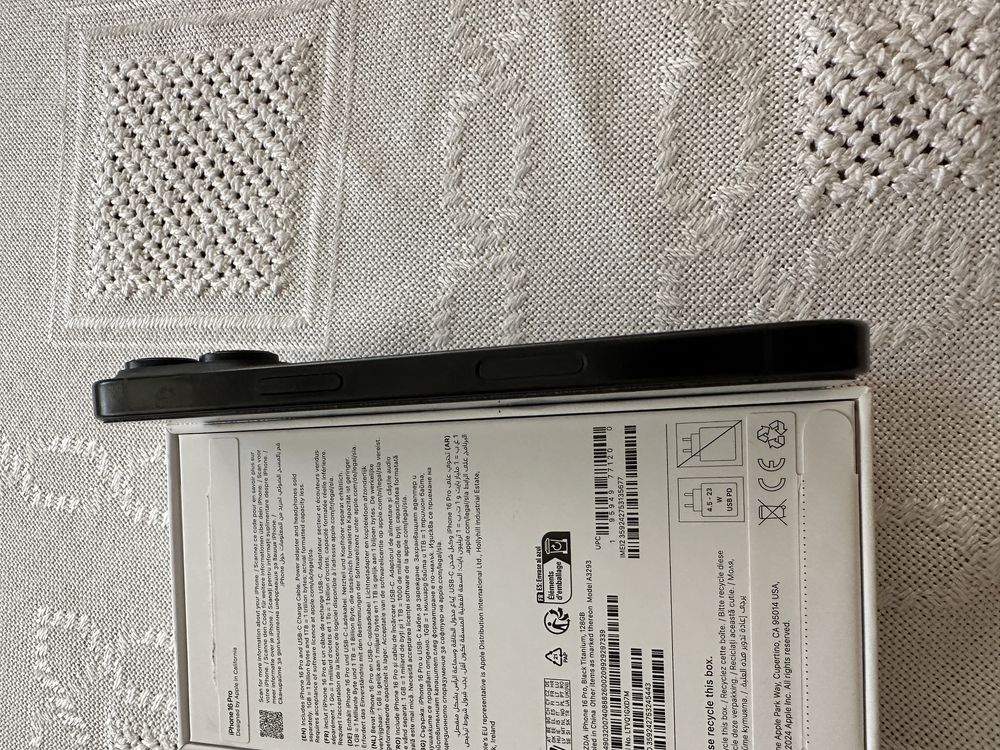 Apple Iphone 16 pro 128GB (цвят-графит) за подарък