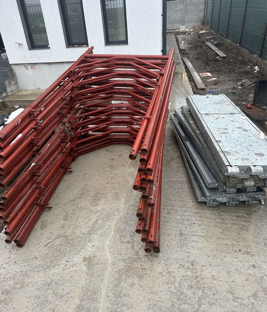 Inchiriez: popi metalici + schele metalice