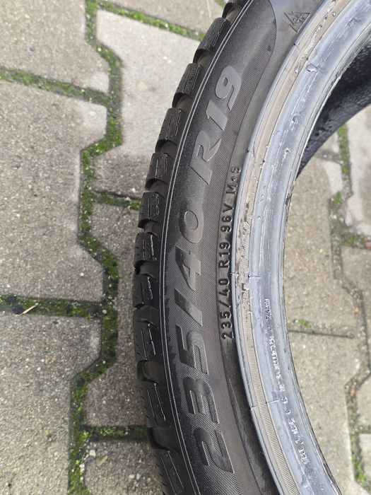 235 40 19 Pirelli