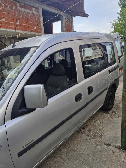 Opel Combo CDTI Motor 1,7. Consum mic..5,5  %
