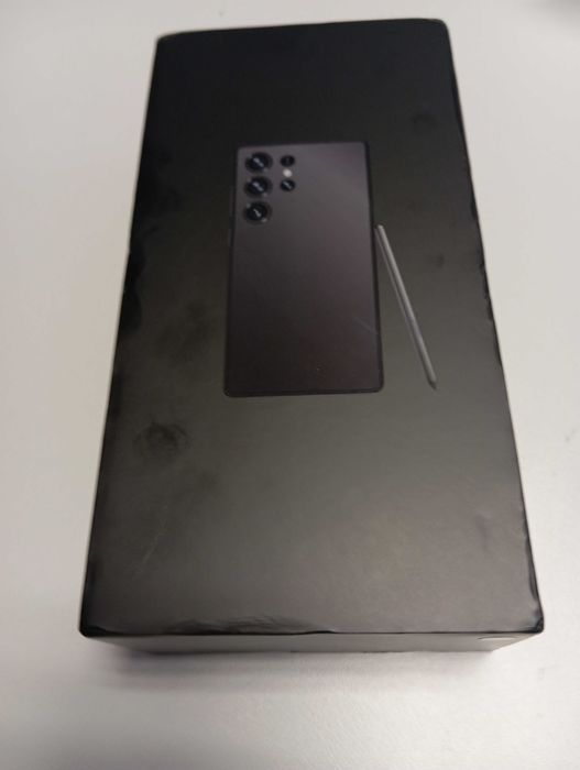 Нов неупотребяван смартфон 12GB RAM/512GB ROM с отлична камера 108MP