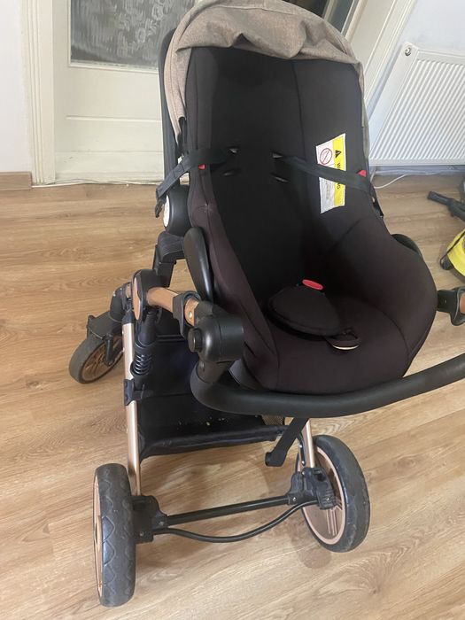 Carucior 3 in 1 , arata ca nou, achizitionat de 6 luni.