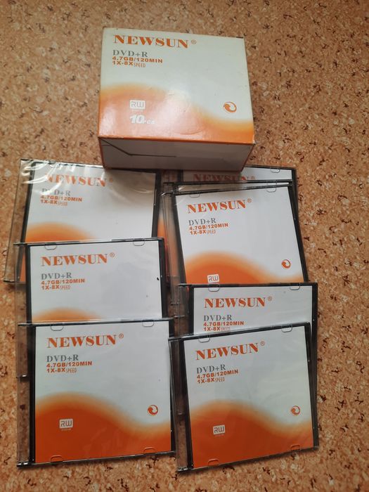 DVD+R дискв боксе.