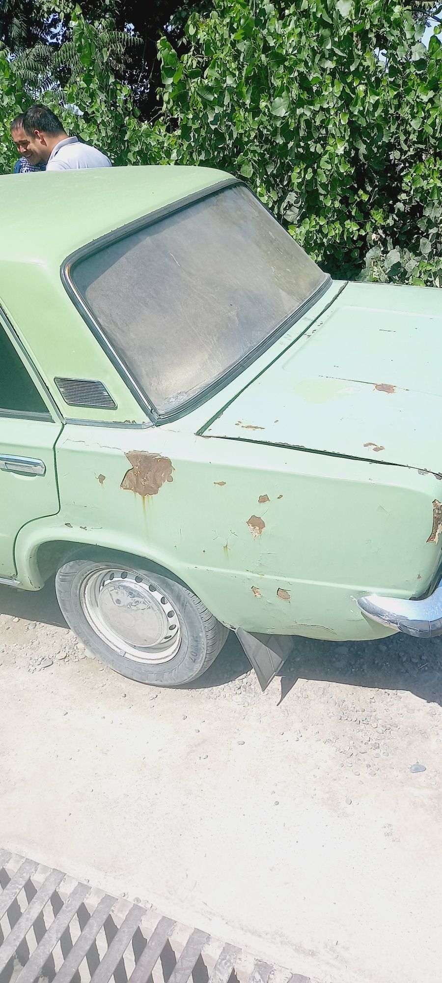 Juguli 011 holati ta'mir talab, yurib turgan moshin kuzovda ishi  bor,