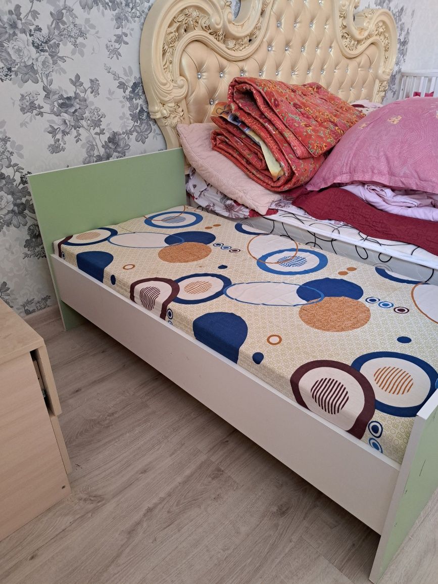 Детский кроват с шкафом и тубочкой
