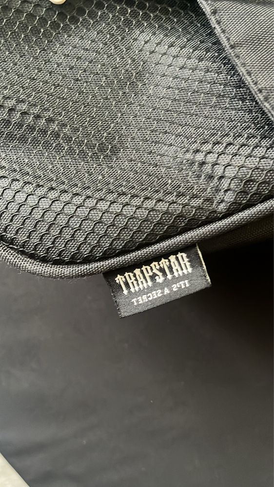 Trapstar чанта  1.0 Irongate Cross Body Messenger Bag New