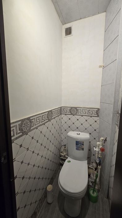 Срочно 2 хонали квартира Сотилади