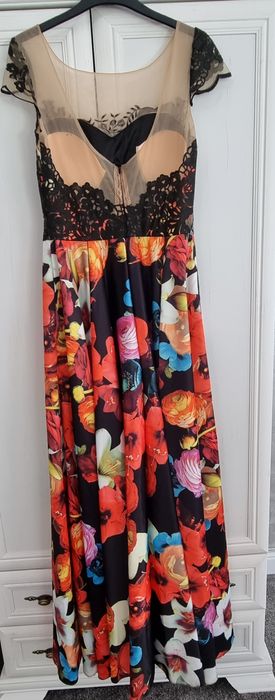 Vând rochii de seară, elegante