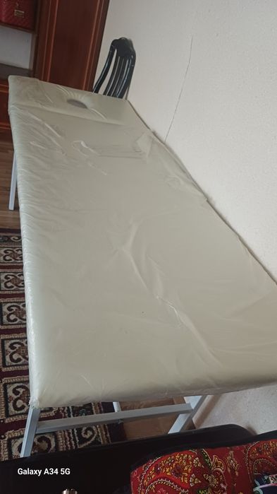 Продаётся срочна массаж кушетка новая