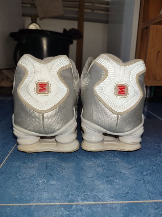 продаю найки shox