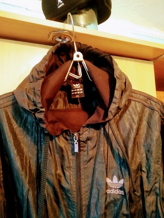 Ветровка Adidas originals цвет черный р.50-52.