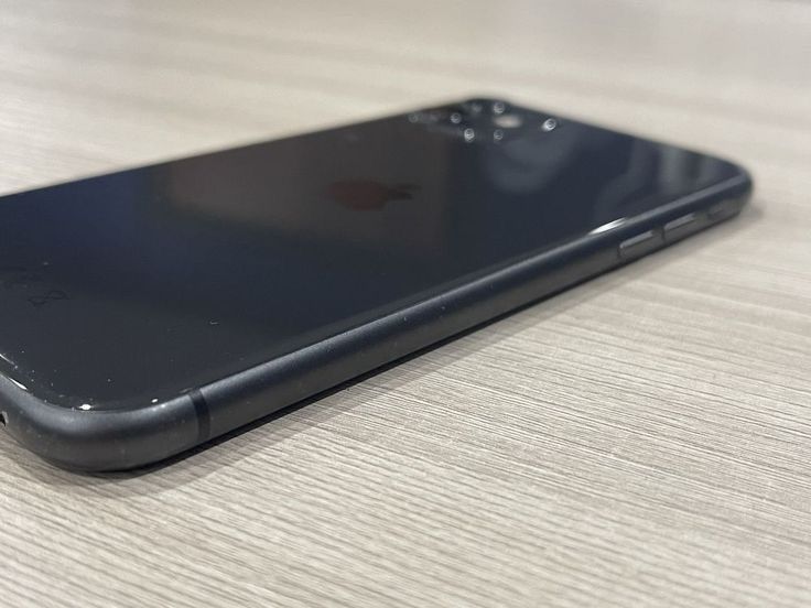 iPhone 11 , 128gb , black.