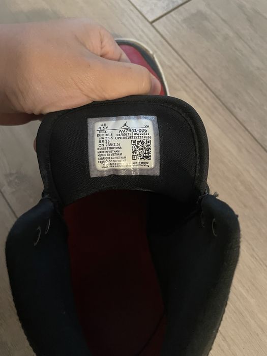 Adidași Jordan rosu și negru