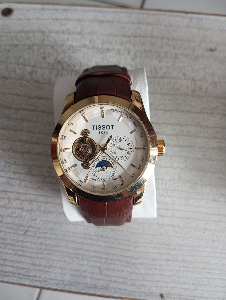 Продаются наручные механические мужские часы  TISSOT.