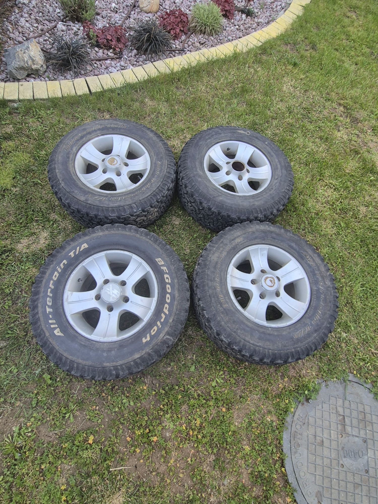 Гуми с джанти 265/70/R16