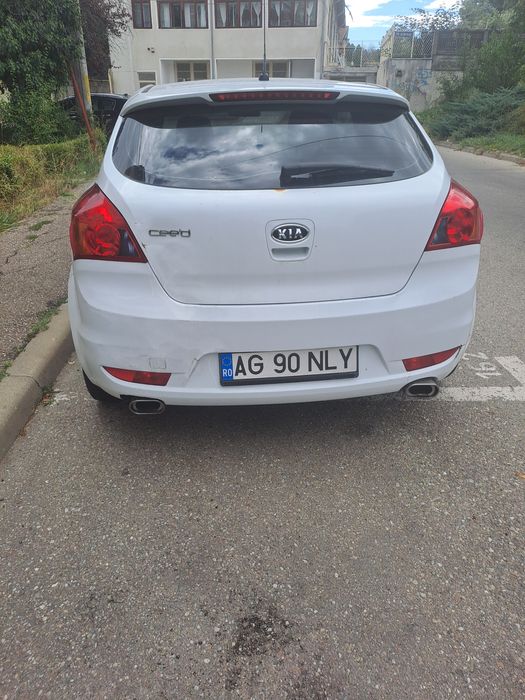 Vand kia ceed coupe 2008, motor 1.4, 110 cp,benzina,