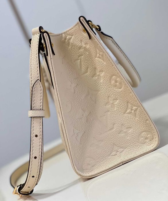 Geanta Louis Vuitton Onthego 25cm, ivory, tip Premium