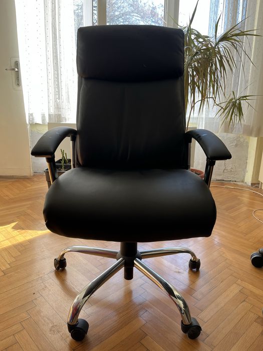 Мениджърски стол кожен черен